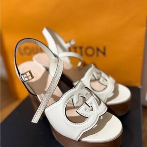 Gucci Women's Cream Platform Sandals